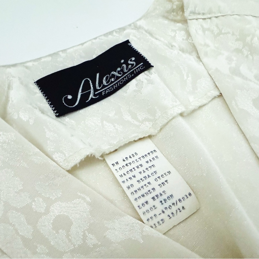 Vintage 80’s Jacquard Patterned Surplice Peplum Midi Dress in Ivory | Size M/L - Picture 8 of 8